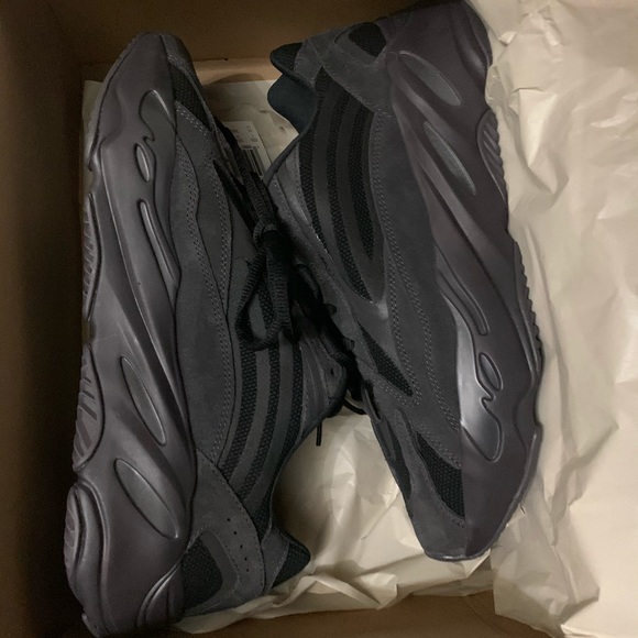 Yeezy 700 Vanta - Picture 3 of 3